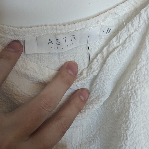 ASTR white crepe puff sleeve square neck bodysuit - size S - Picture 4 of 8